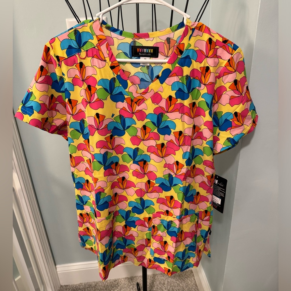 NEW French Bull by Koi Medium M Women Floral scrub top Lulu Bora Bora Bulldogs